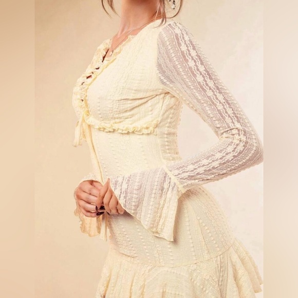 Yellow Bodycon Dress Ruffle, Lace, Frilled Edge And V-Neck Sweetheart Size L - Picture 4 of 4